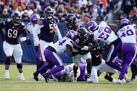 Vikings escape Chicago with ugly win over Bears